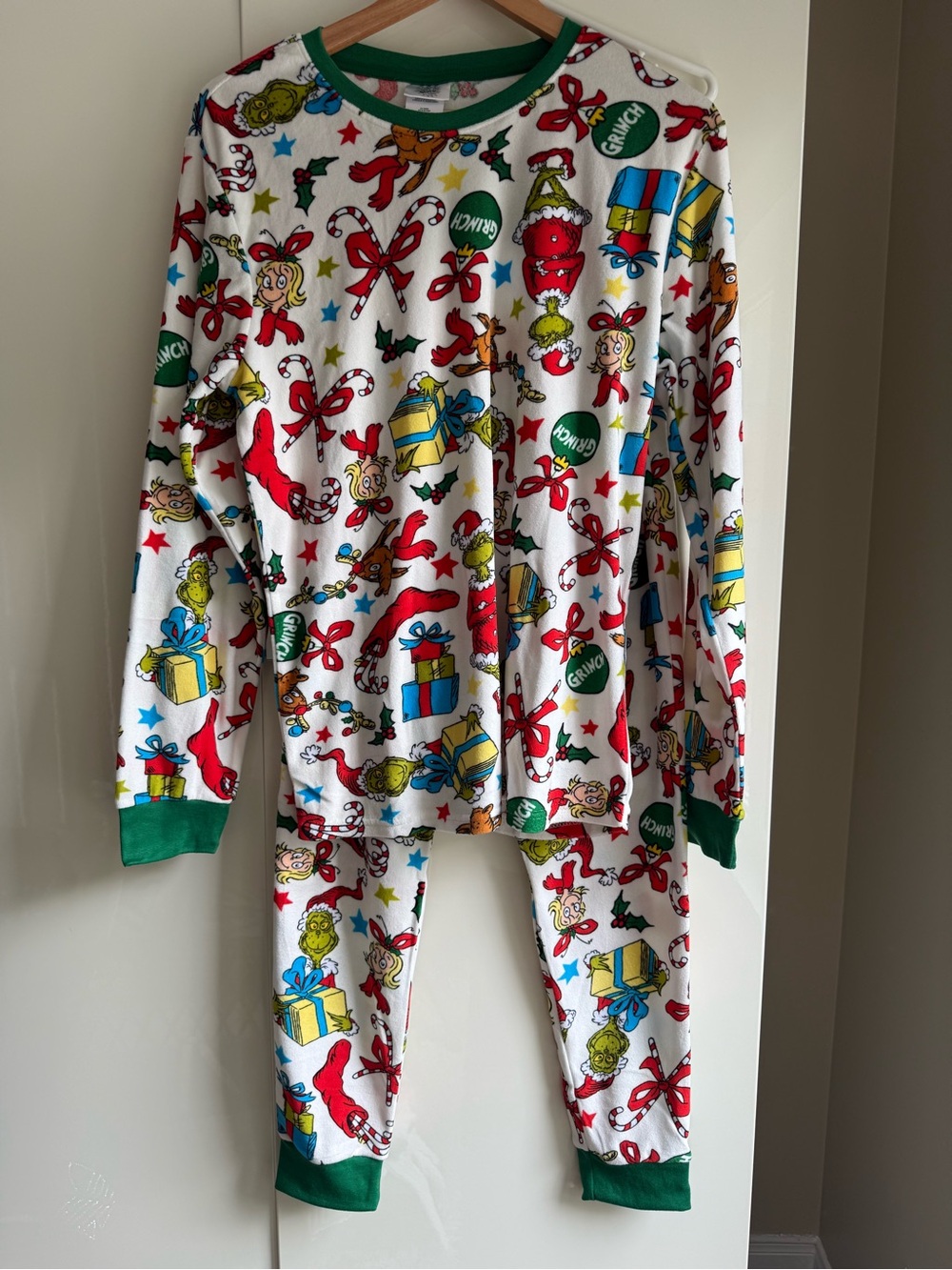 NWOT Disney Grinch Pyjamas